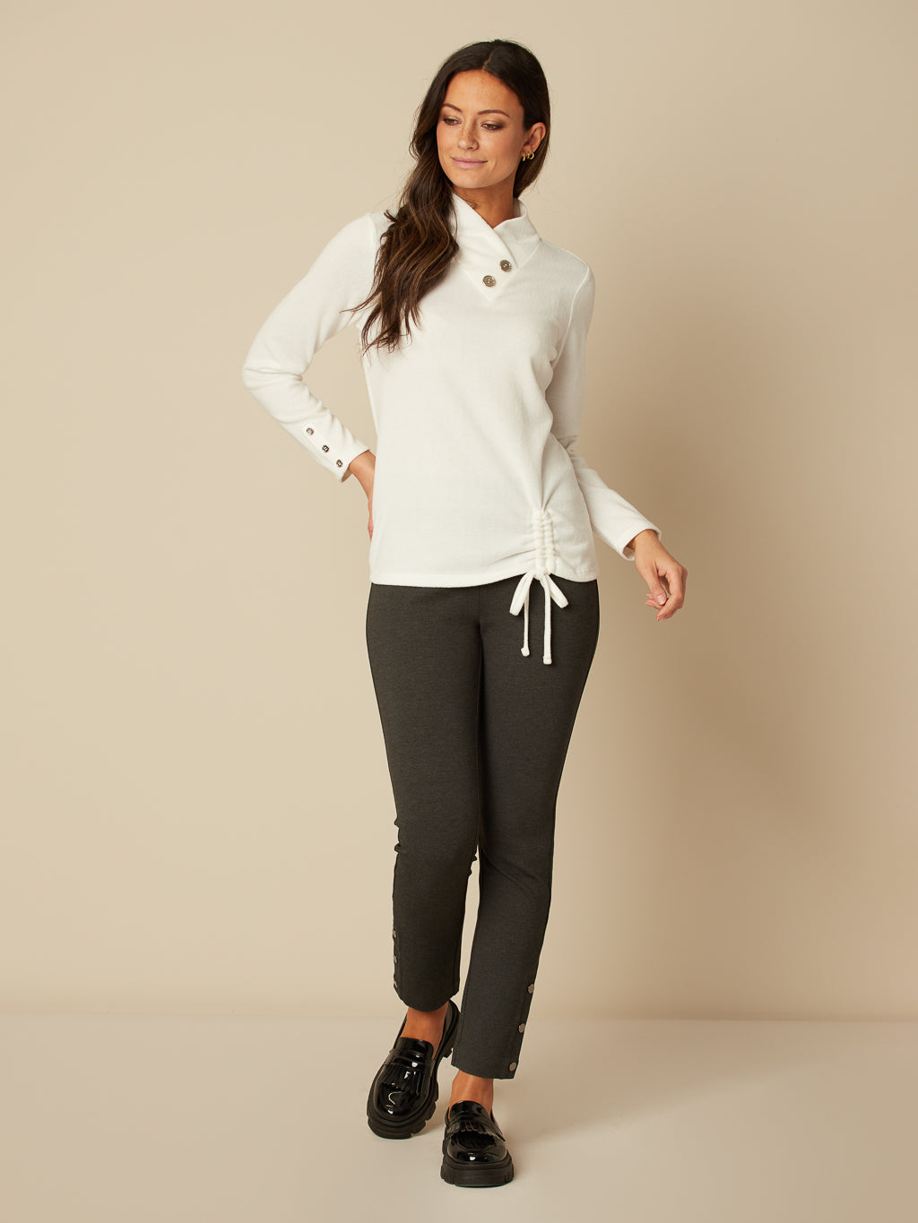 Long-sleeve semi-fitted knit tunic