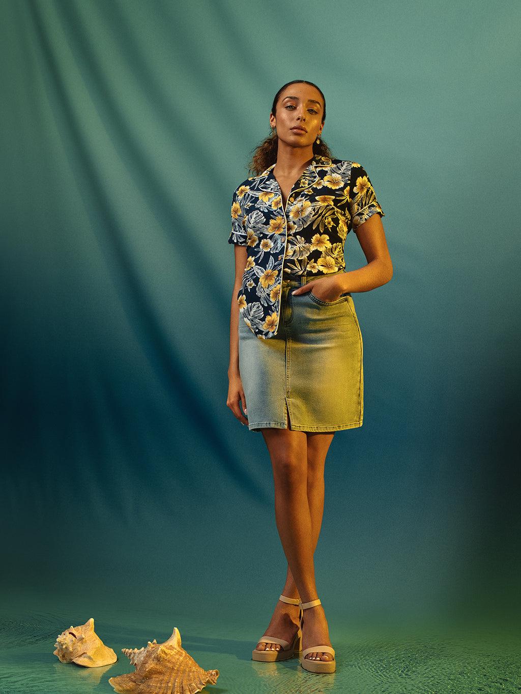 Short-sleeve loose blouse with buttons