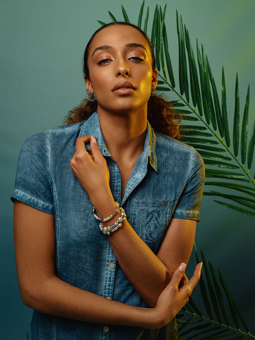 Blouse ajustée à manches courtes avec boutons