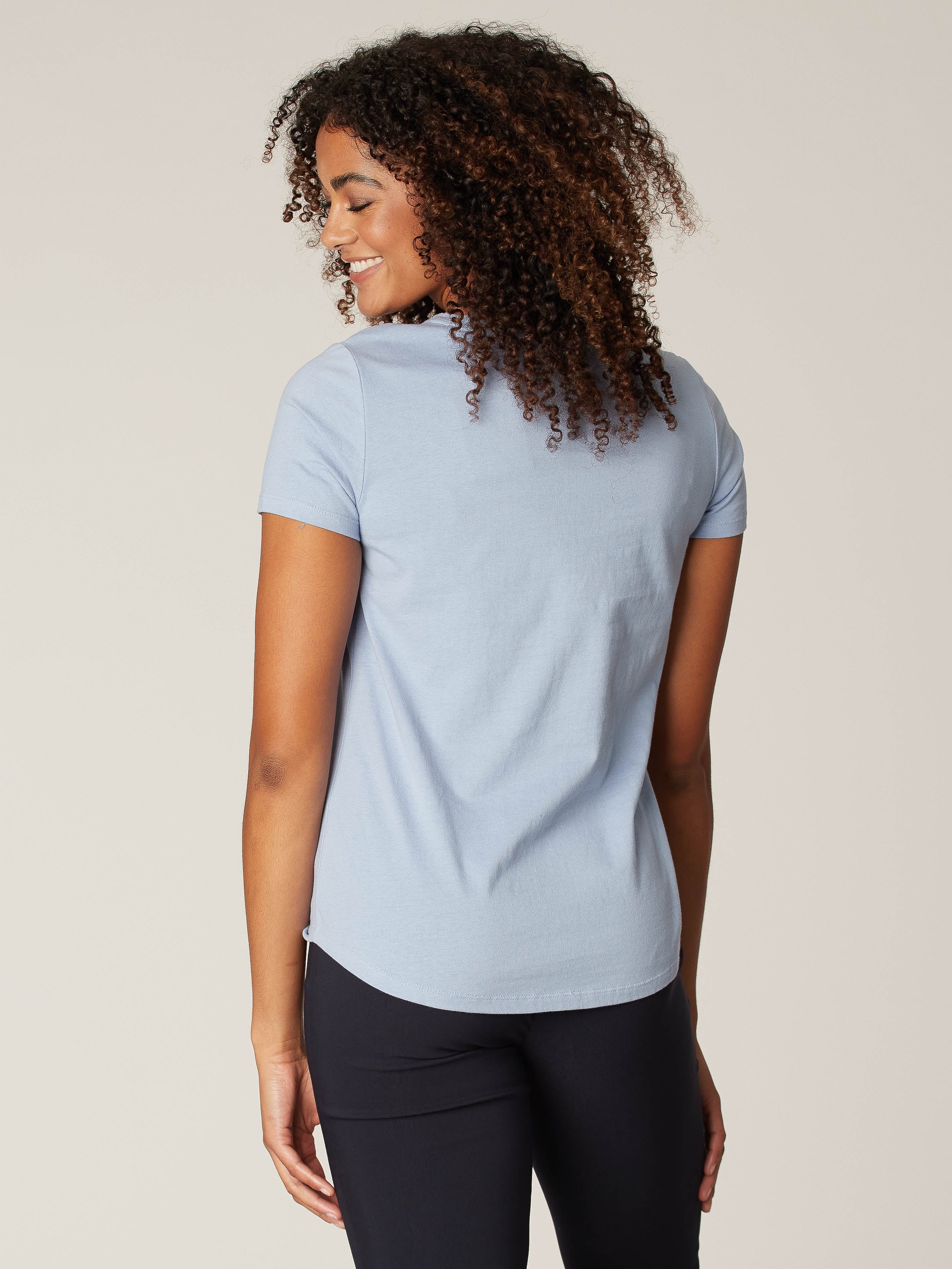 Short-sleeve semi-fitted t-shirt