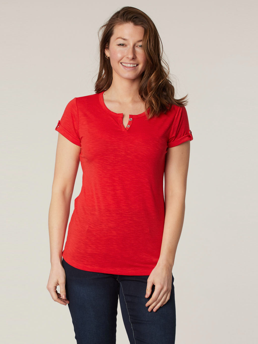 Short-sleeve semi-fitted t-shirt