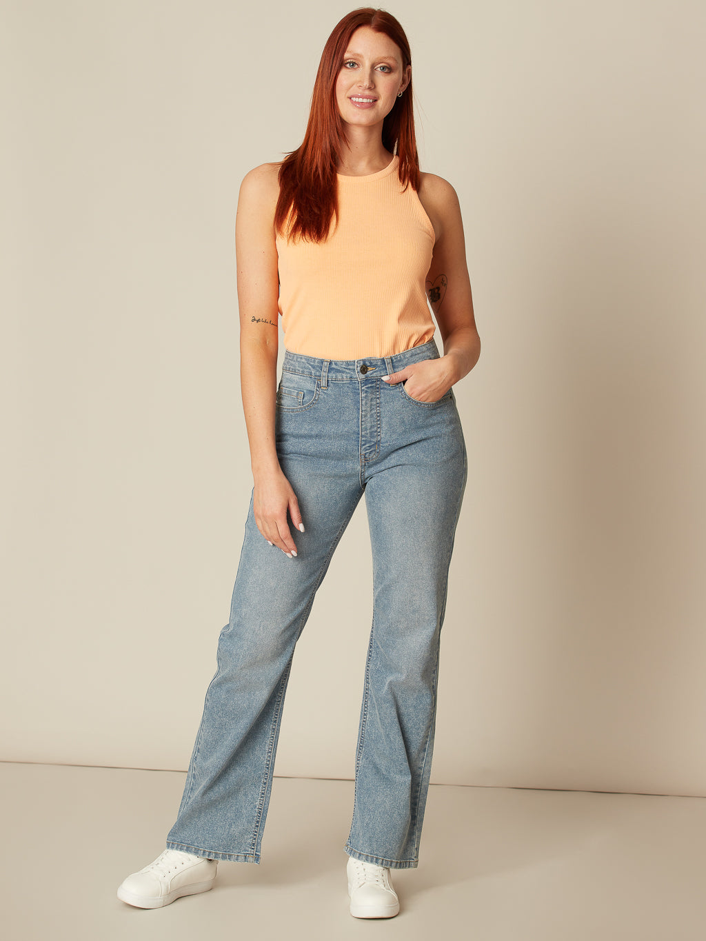 Straight semi-fitted jean