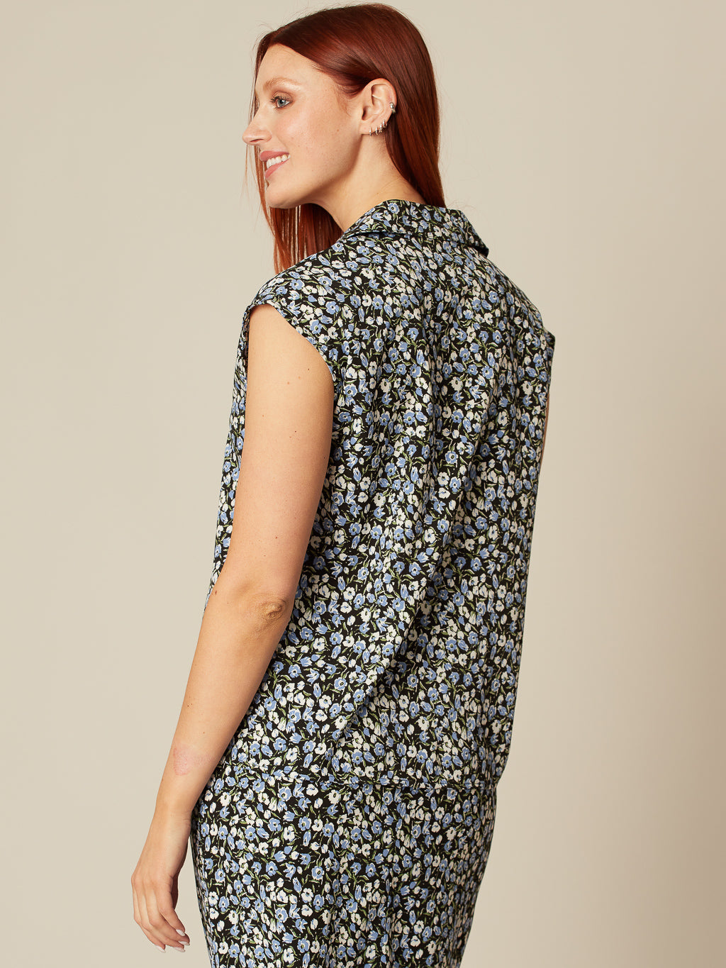 Blouse ample à manches courtes avec boutons