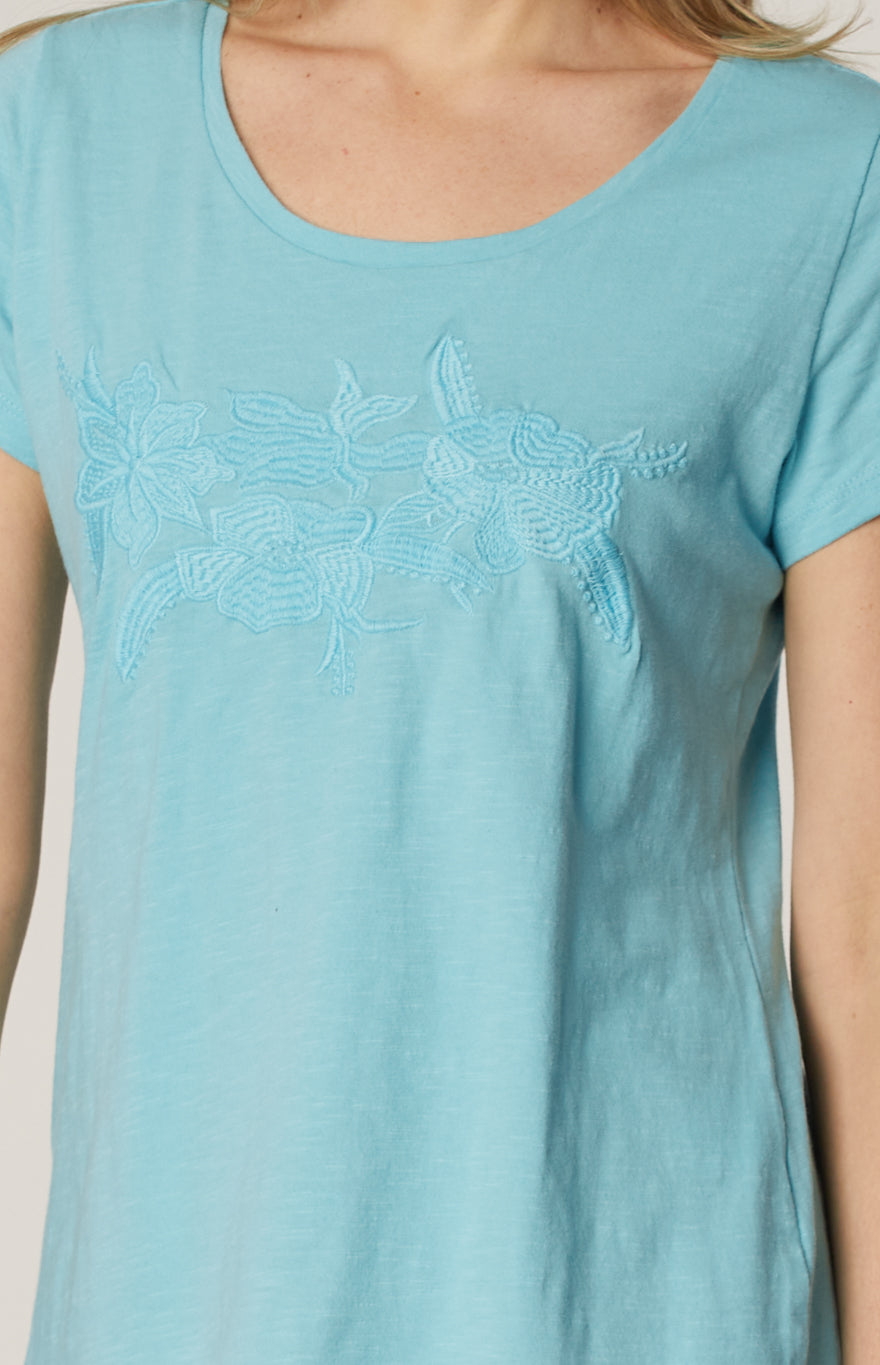 Short-sleeve semi-fitted t-shirt