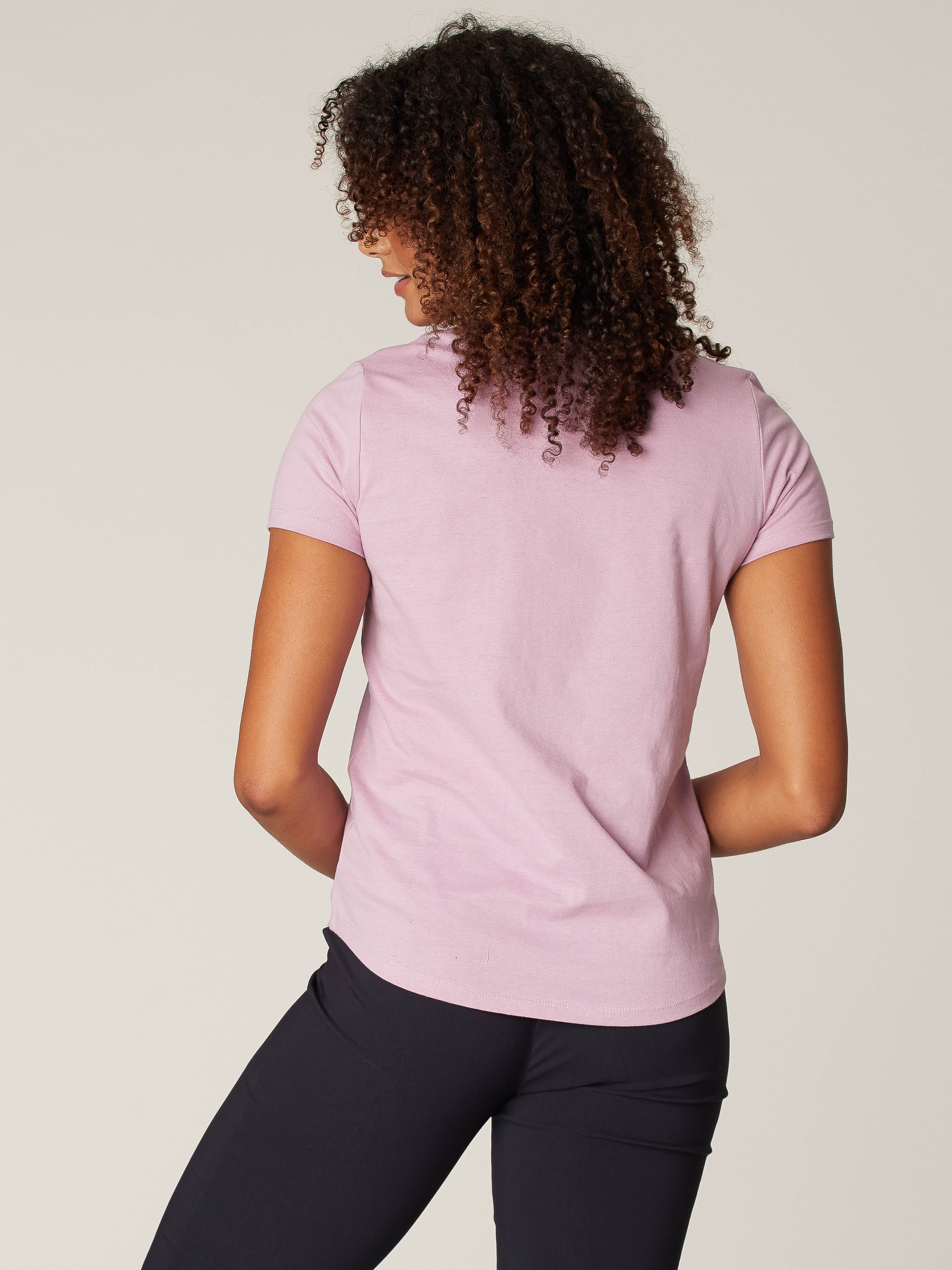 Short-sleeve semi-fitted t-shirt