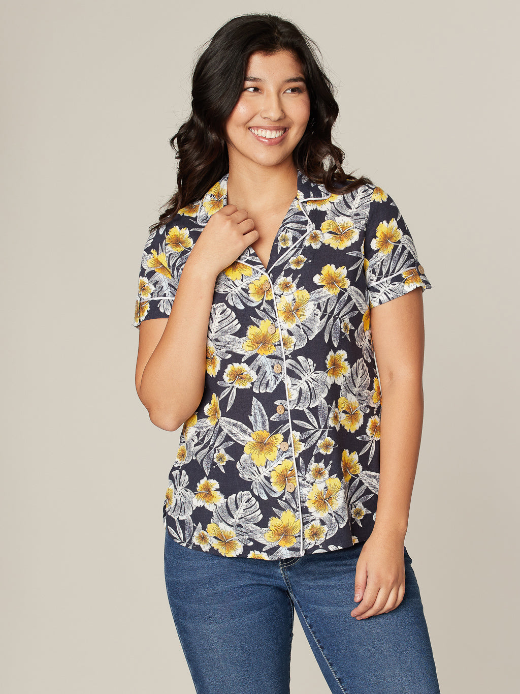 Short-sleeve loose blouse with buttons