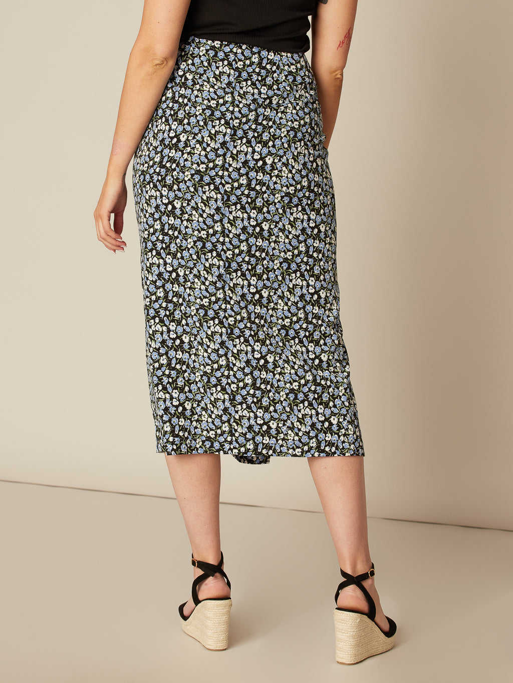 Midi skirt with pleated details