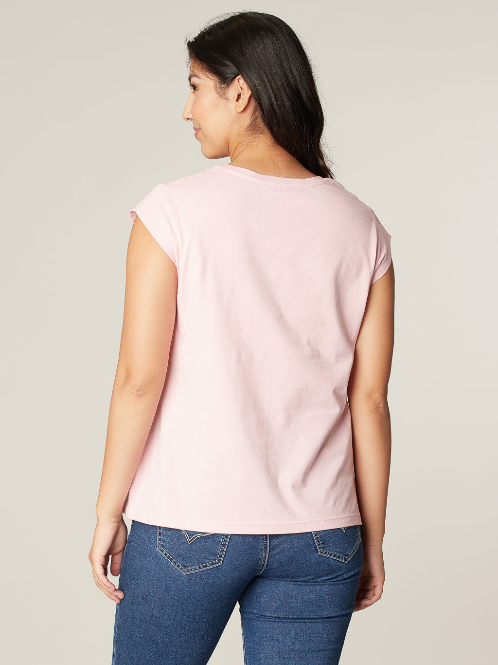 Short-sleeve semi-fitted t-shirt