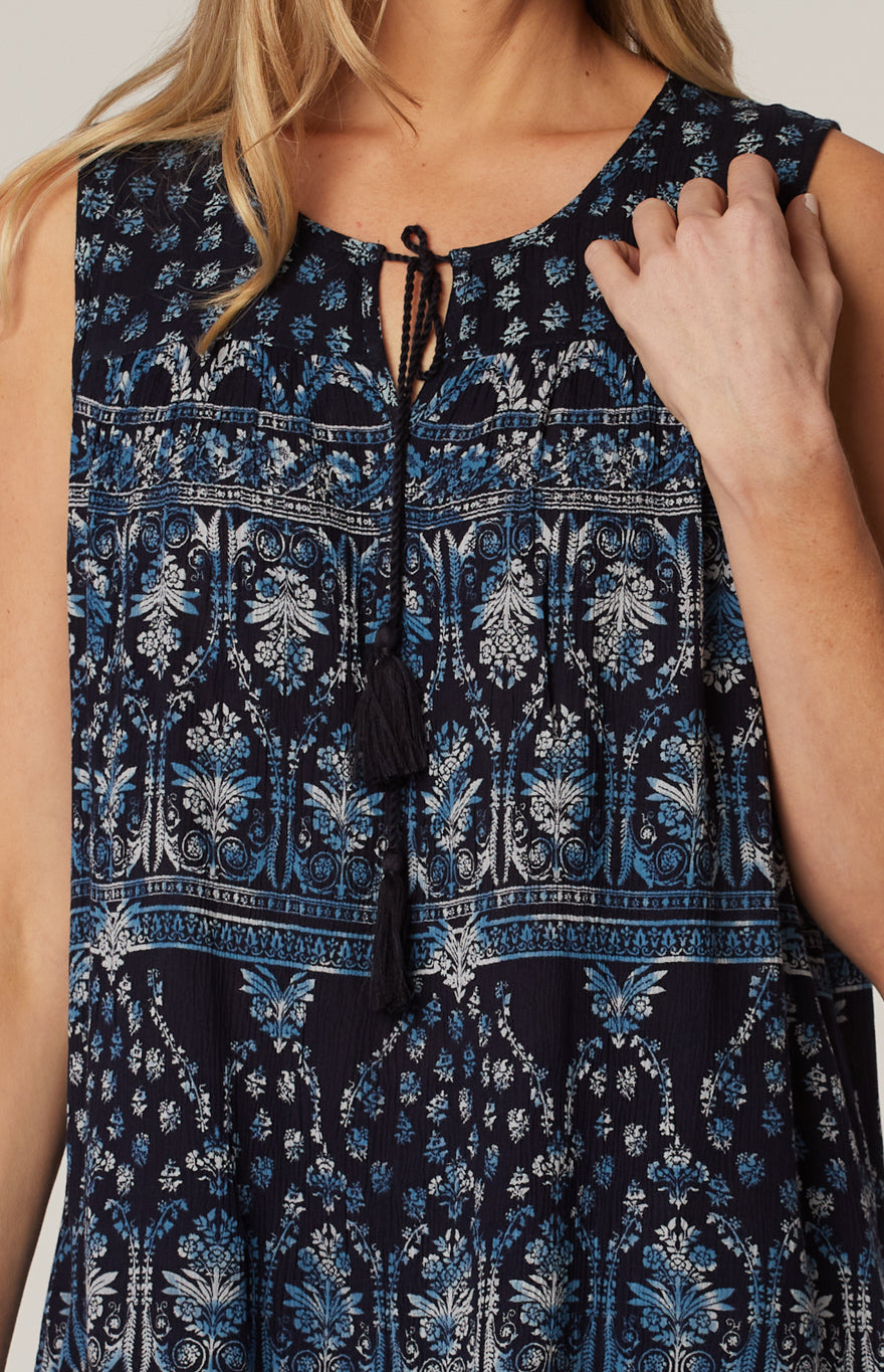 Loose sleeveless tunic