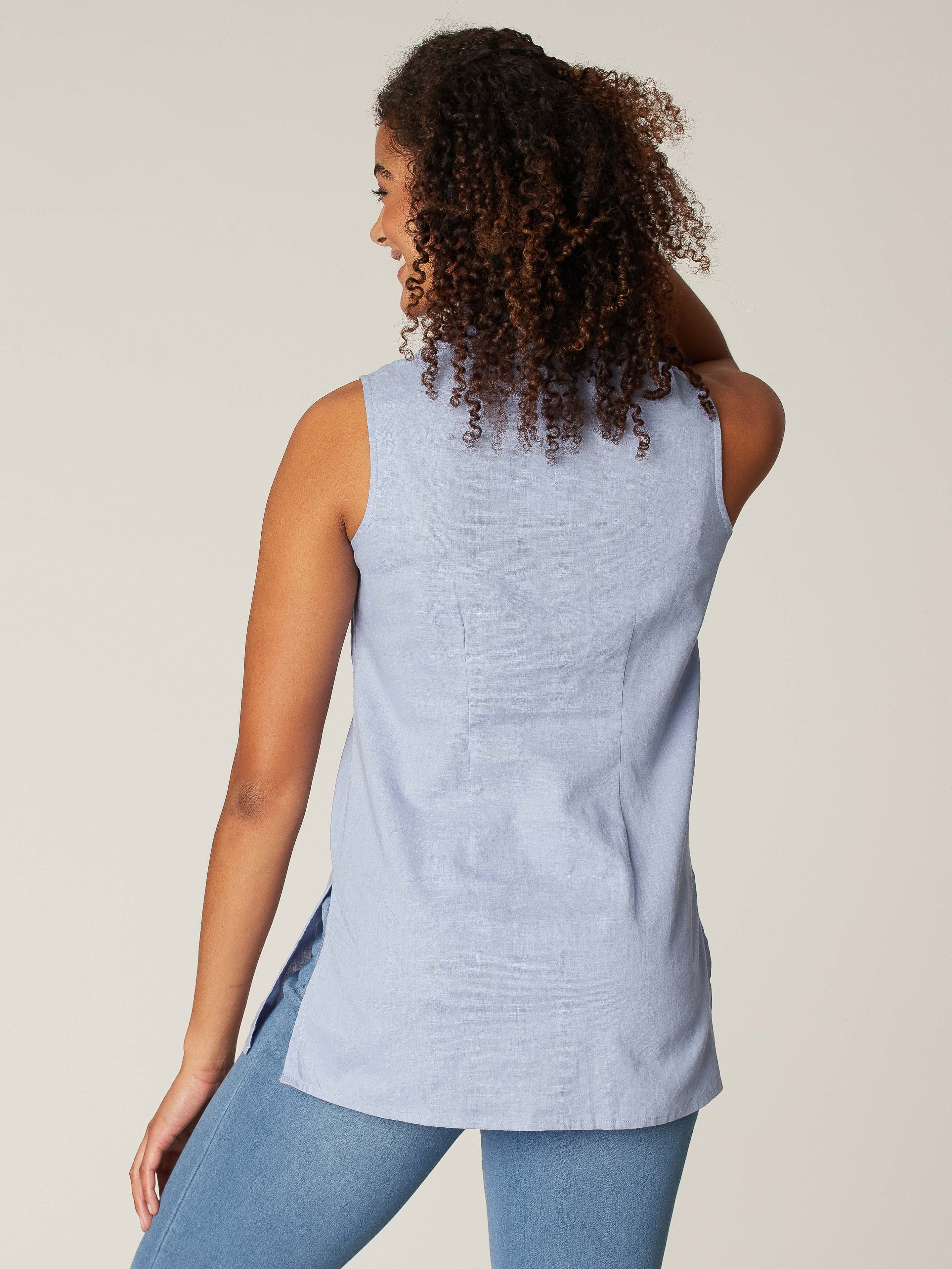 Sleeveless semi-fitted tunic with buttons