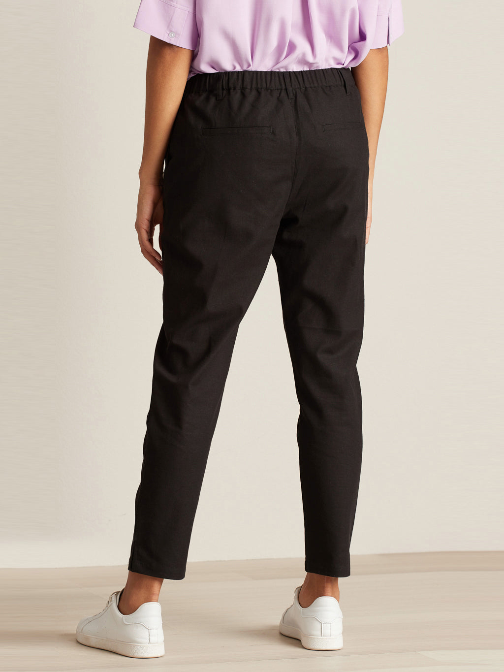 Straight semi-fitted pant
