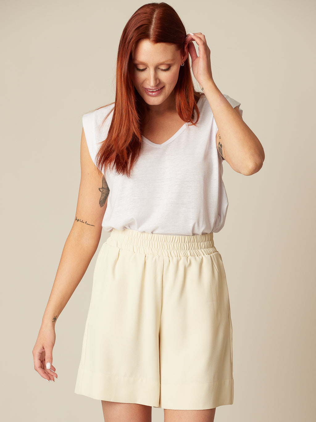 Semi-fitted fluid t-shirt