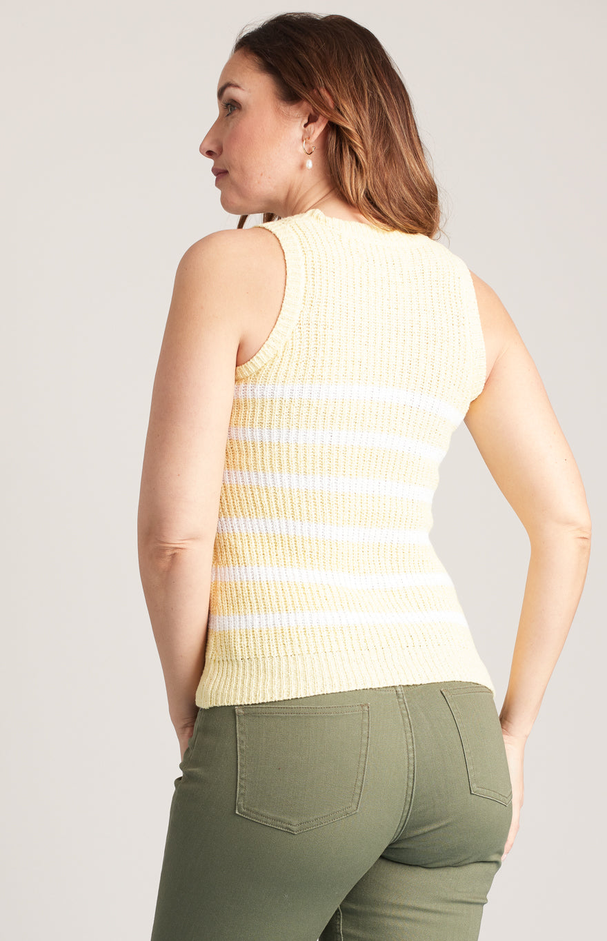 Sleeveless semi-fitted knit vest