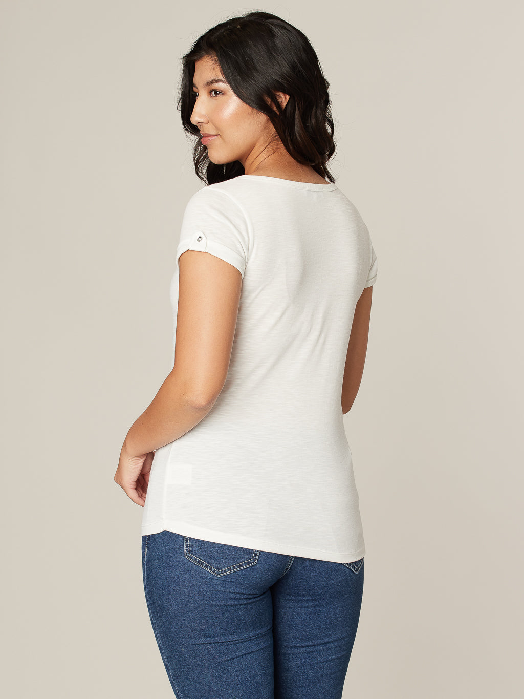 Short-sleeve semi-fitted t-shirt