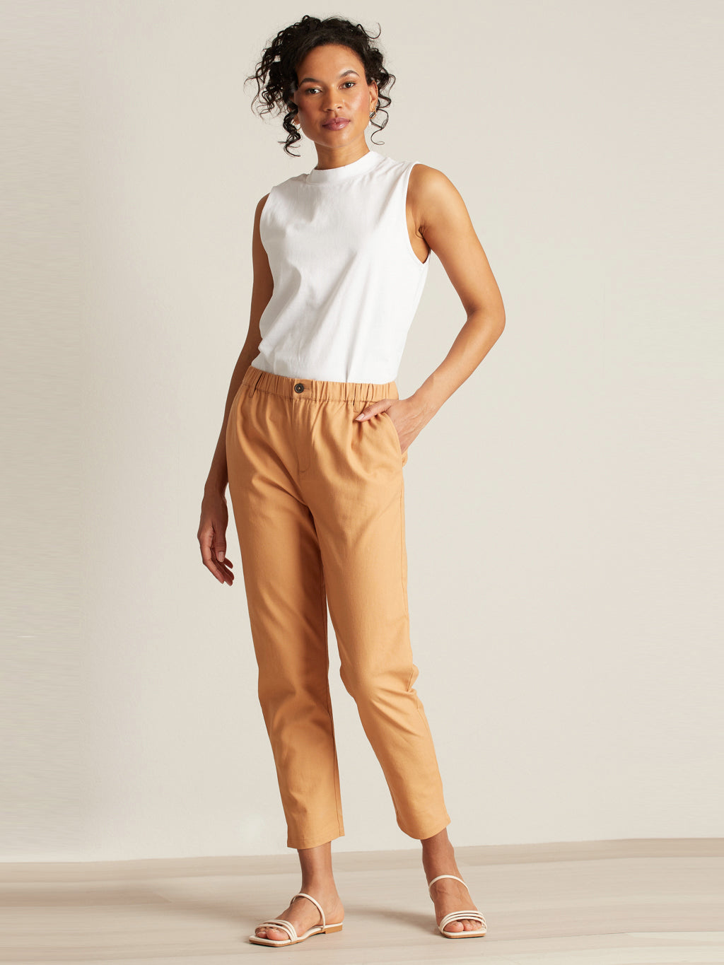Straight semi-fitted pant