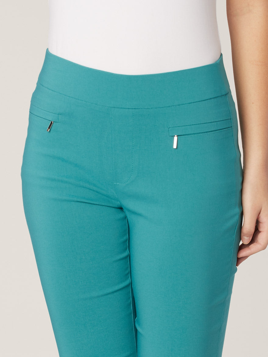 Narrow fitted pull-on capri