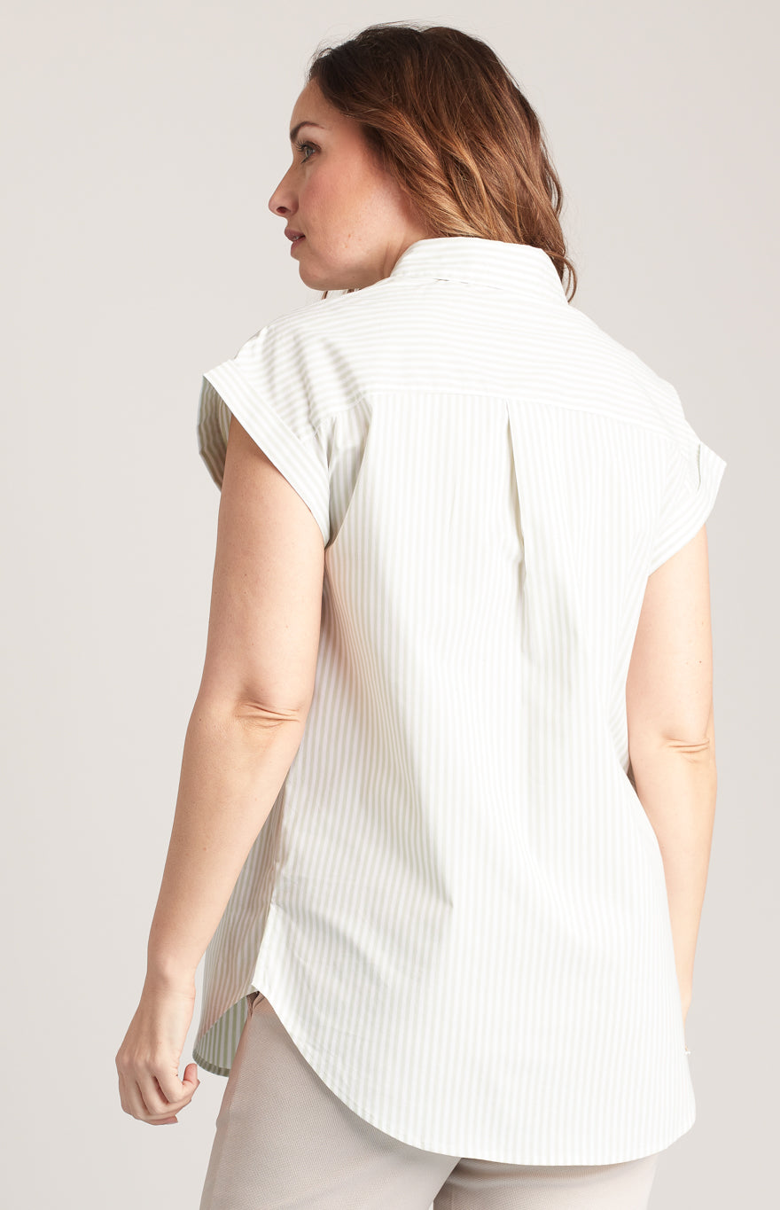 Loose tunic with buttons