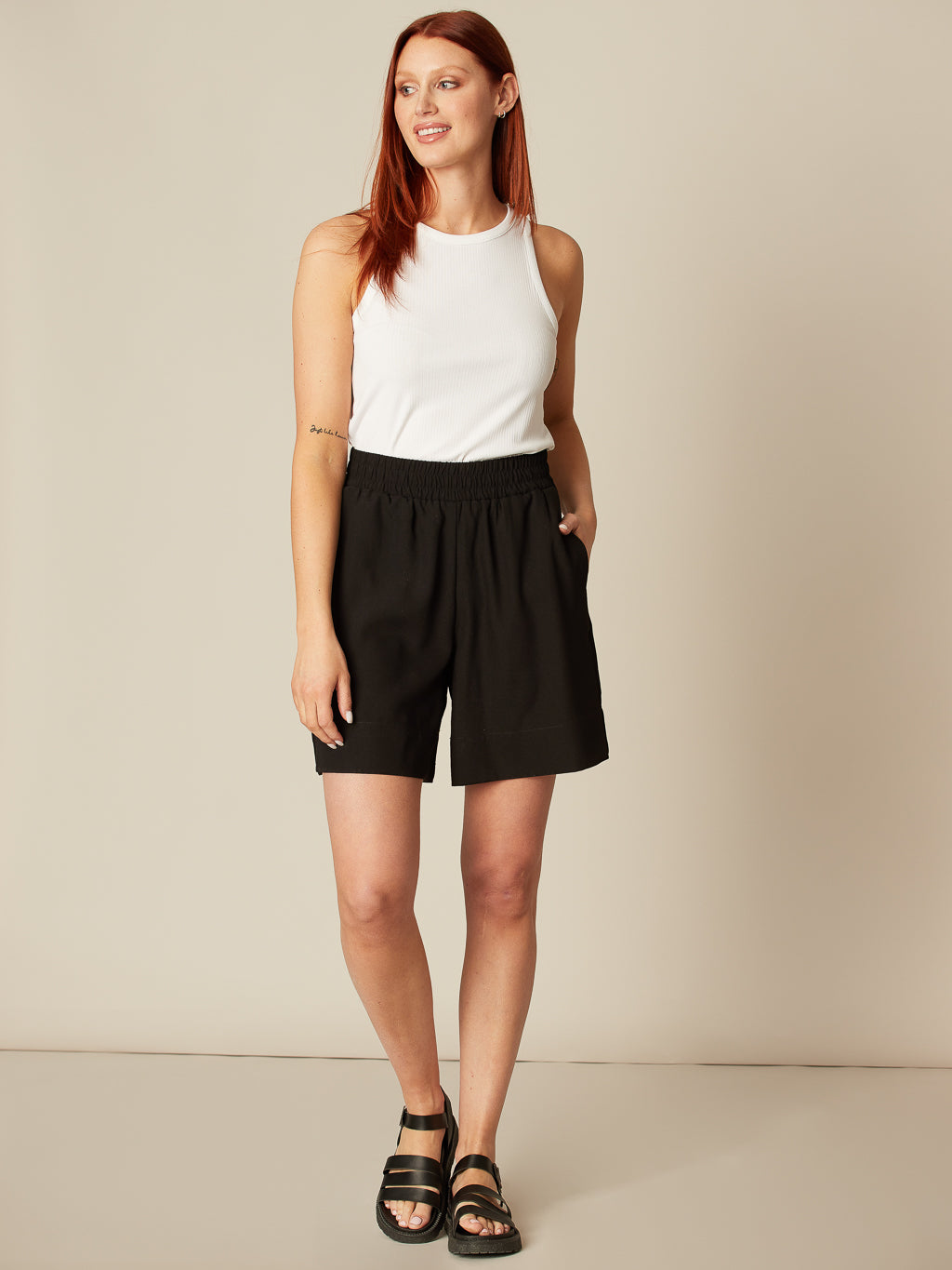 Semi-fitted short