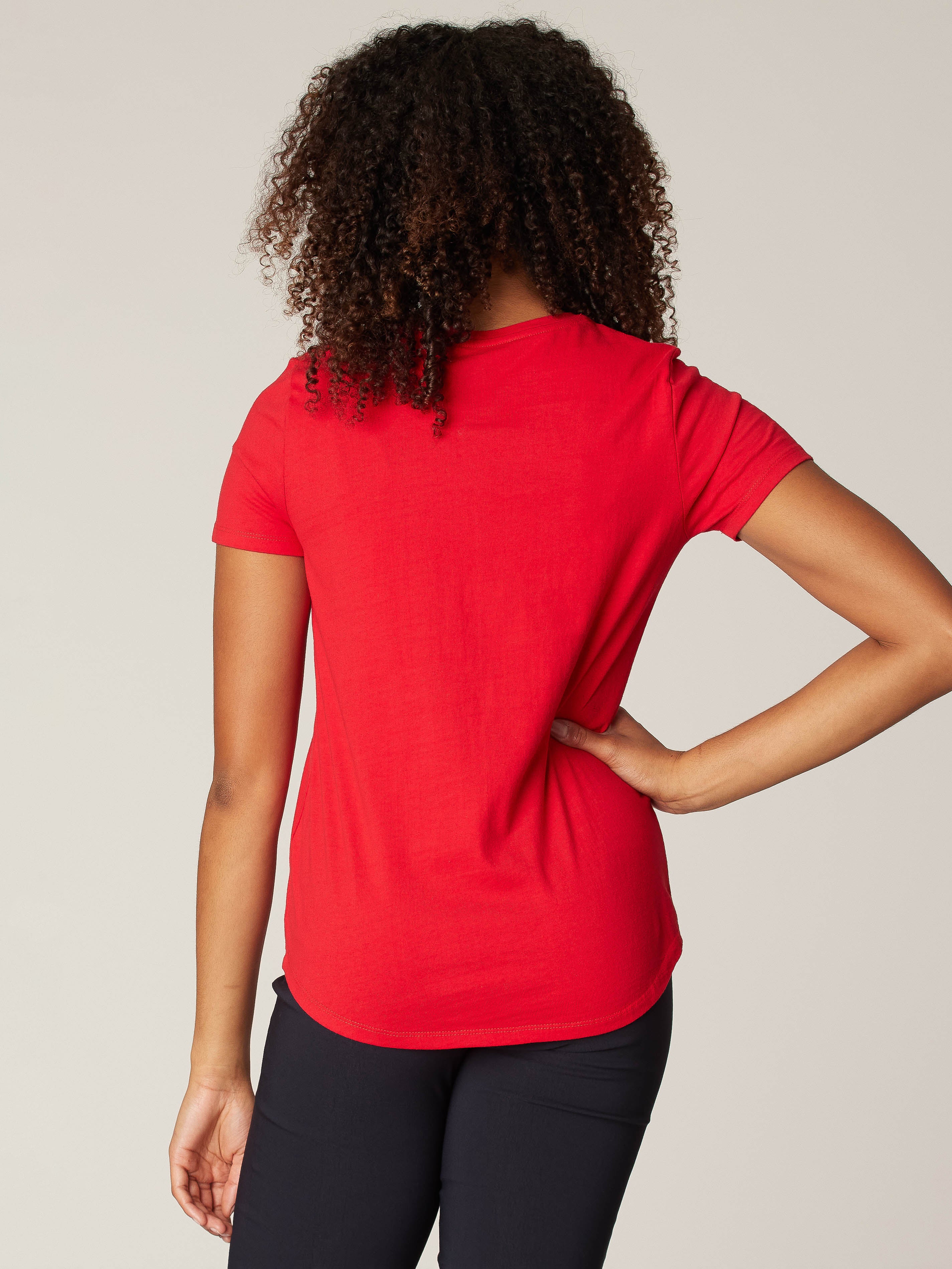 Short-sleeve semi-fitted t-shirt