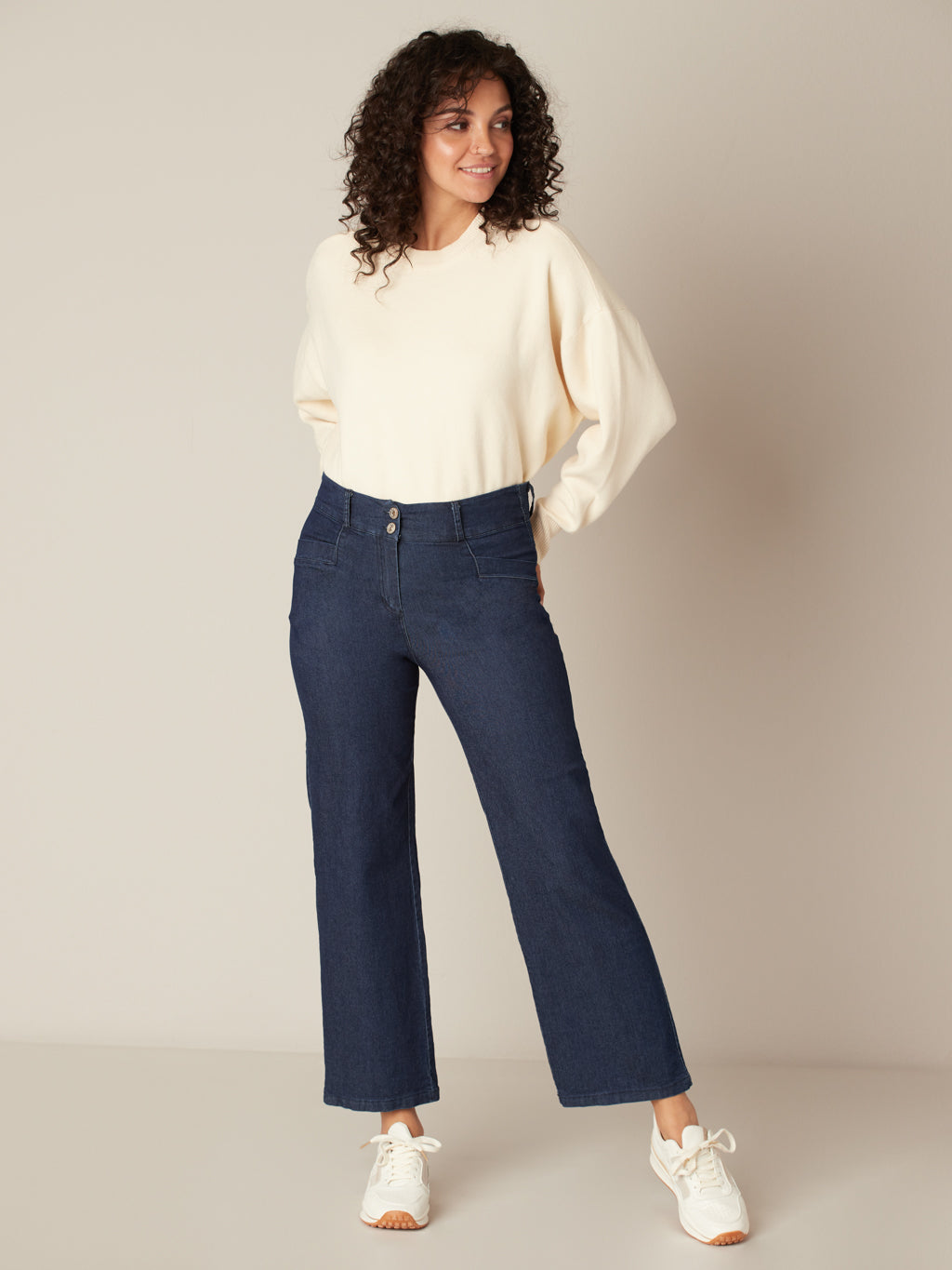 Wide-leg semi-fitted jean