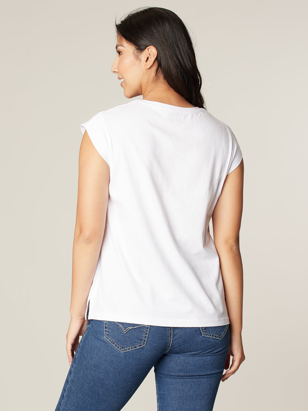 Short-sleeve semi-fitted t-shirt