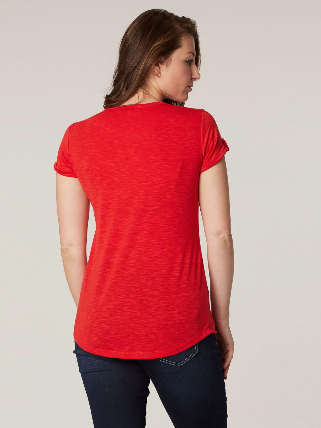 Short-sleeve semi-fitted t-shirt