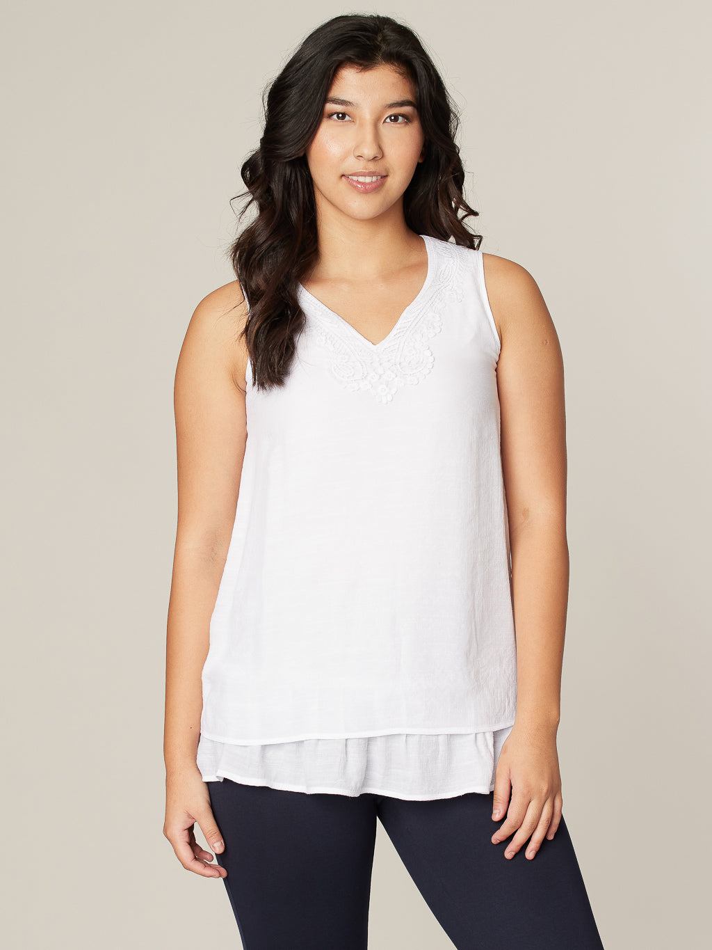 Sleeveless semi-fitted tunic