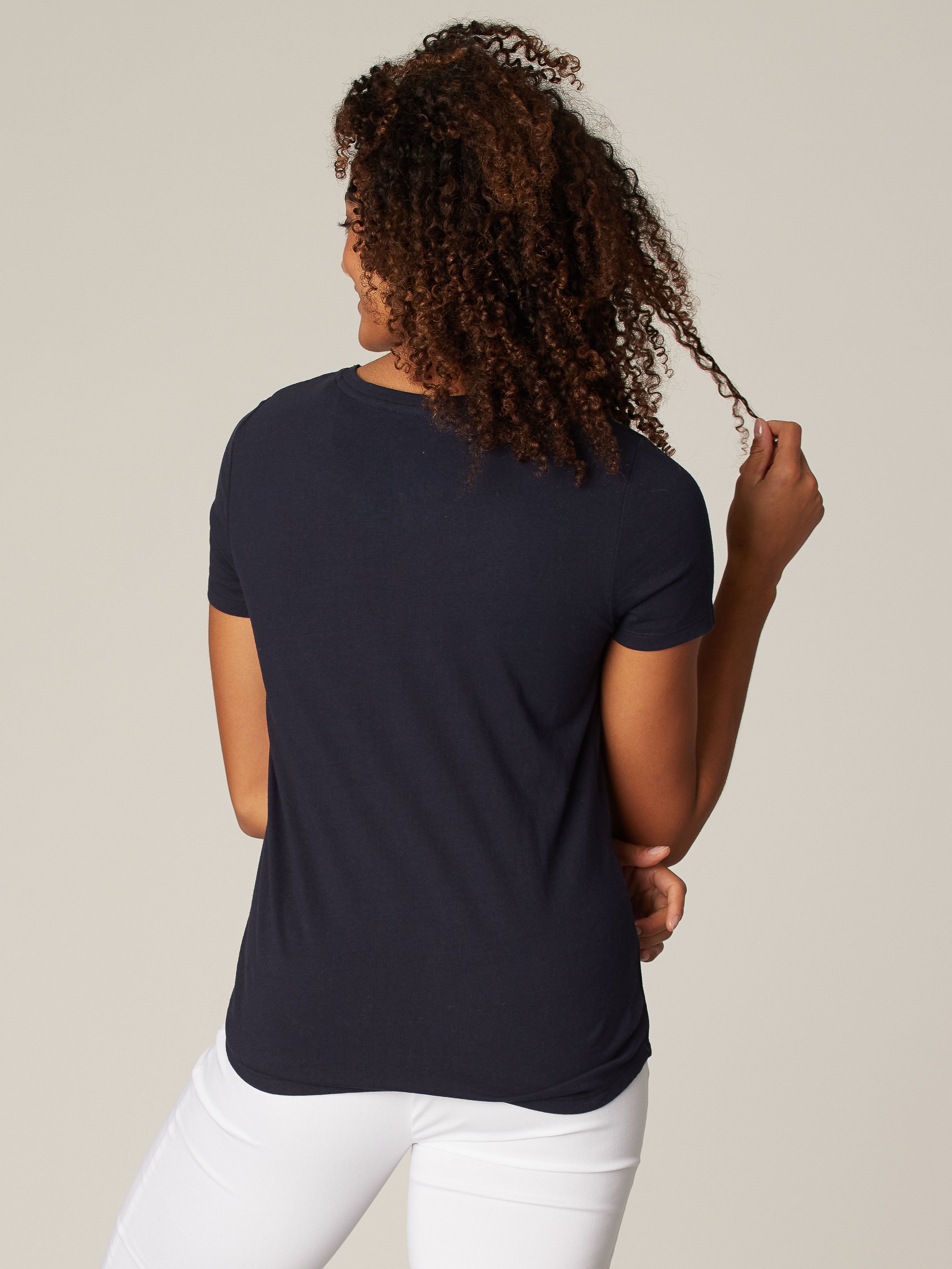 Short-sleeve semi-fitted t-shirt