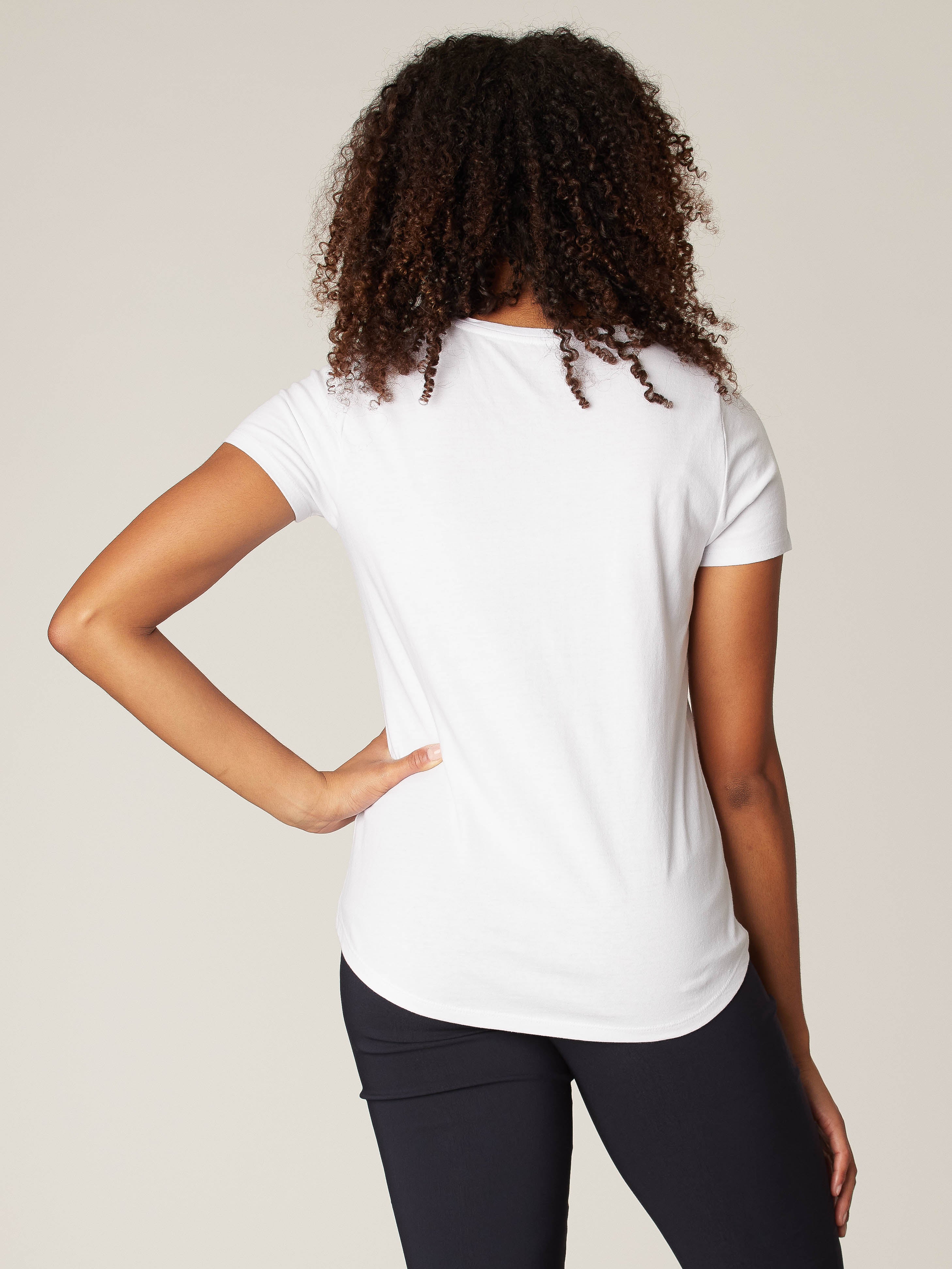 Short-sleeve semi-fitted t-shirt