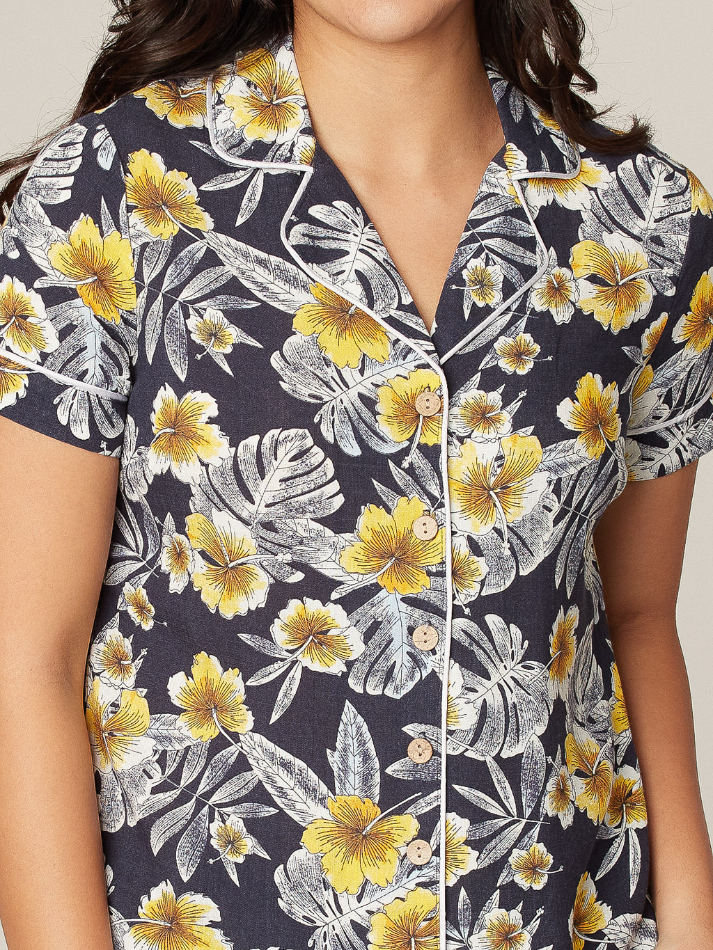 Short-sleeve loose blouse with buttons
