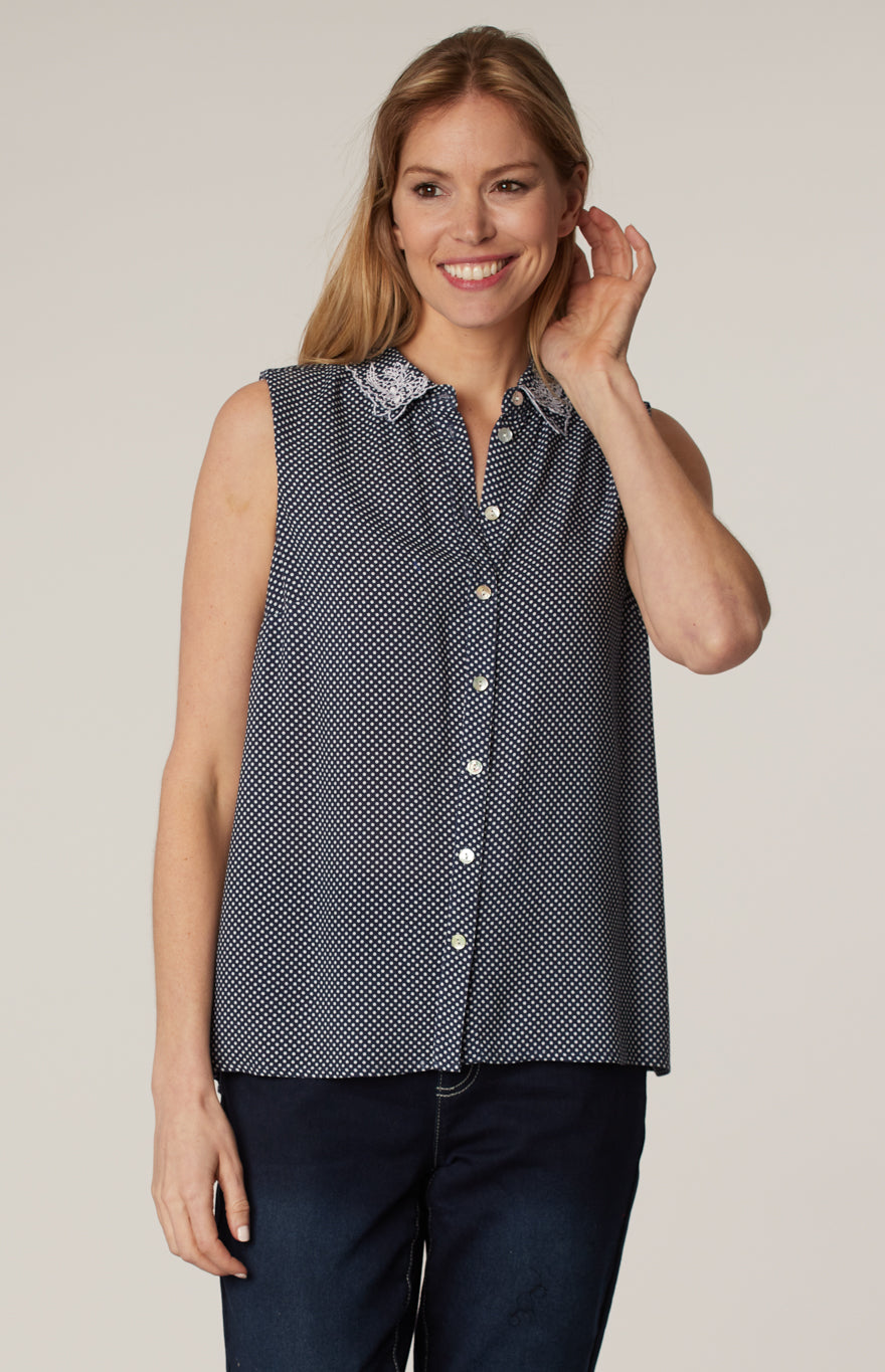 Sleeveless semi-fitted blouse with buttons