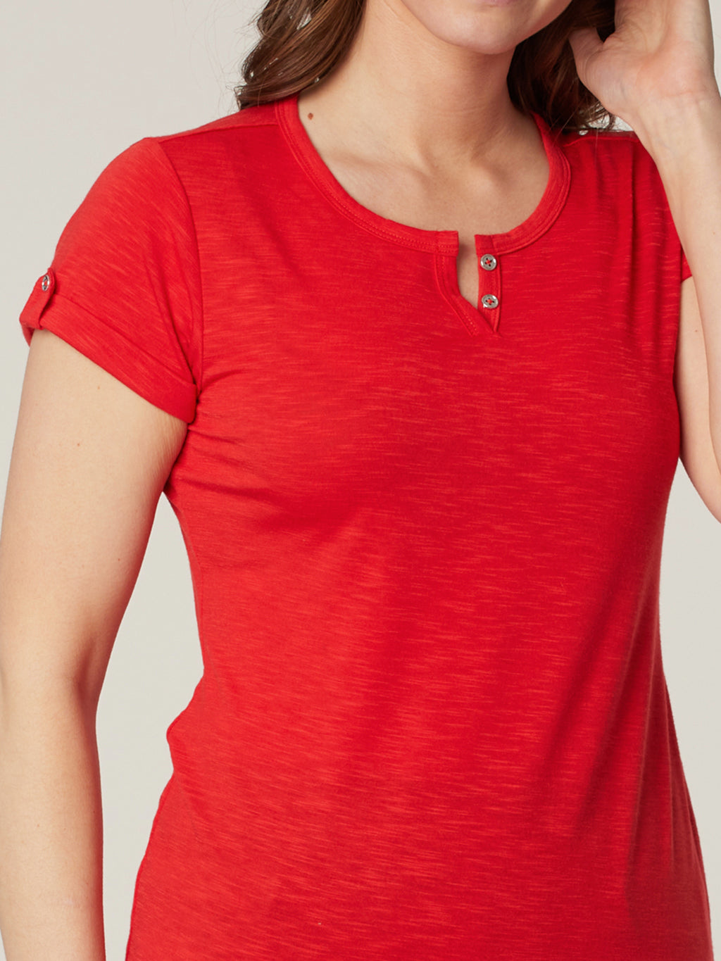 Short-sleeve semi-fitted t-shirt