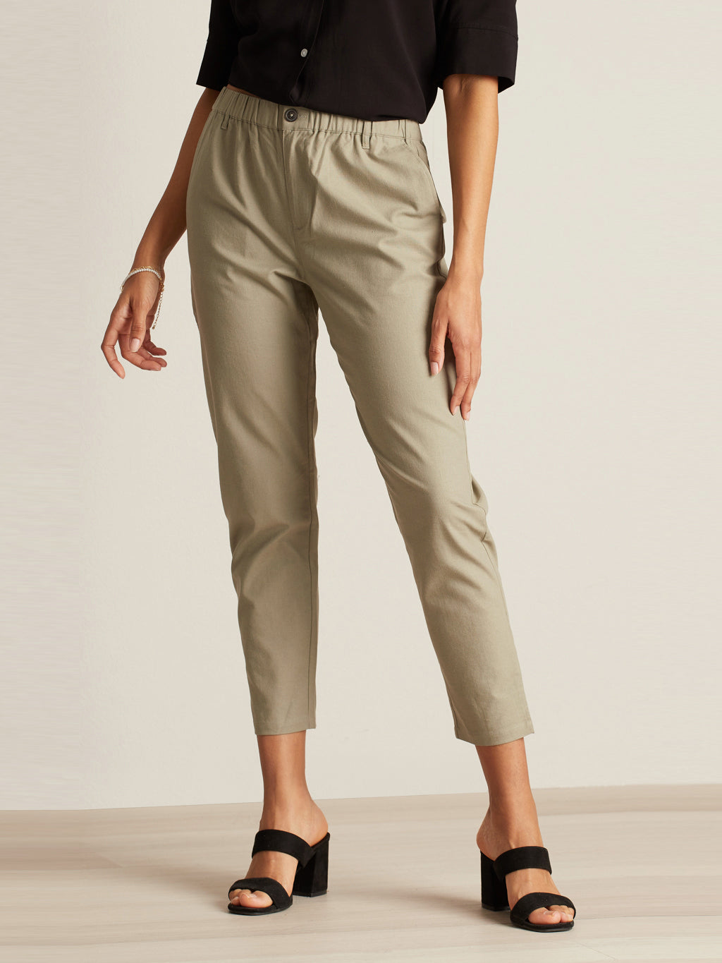Straight semi-fitted pant