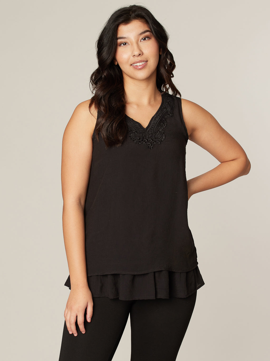 Sleeveless semi-fitted tunic