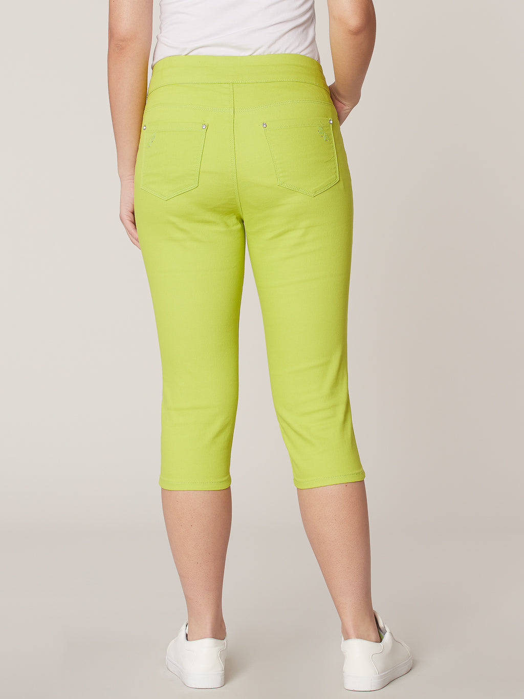 Pull-on denim capri