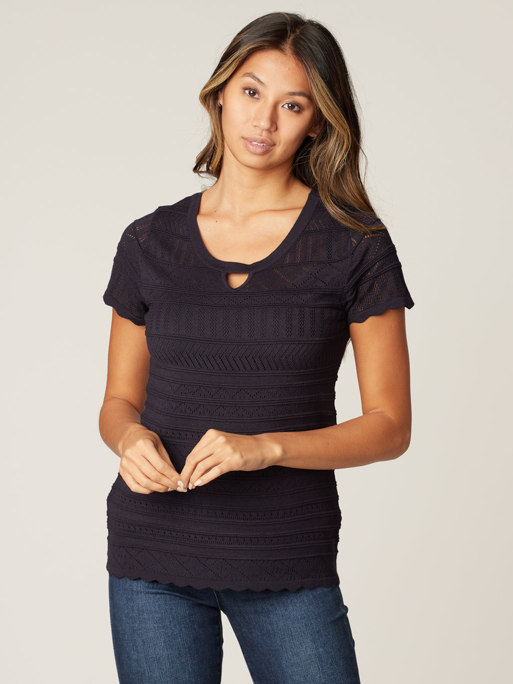 Short-sleeve semi-fitted pullover sweater