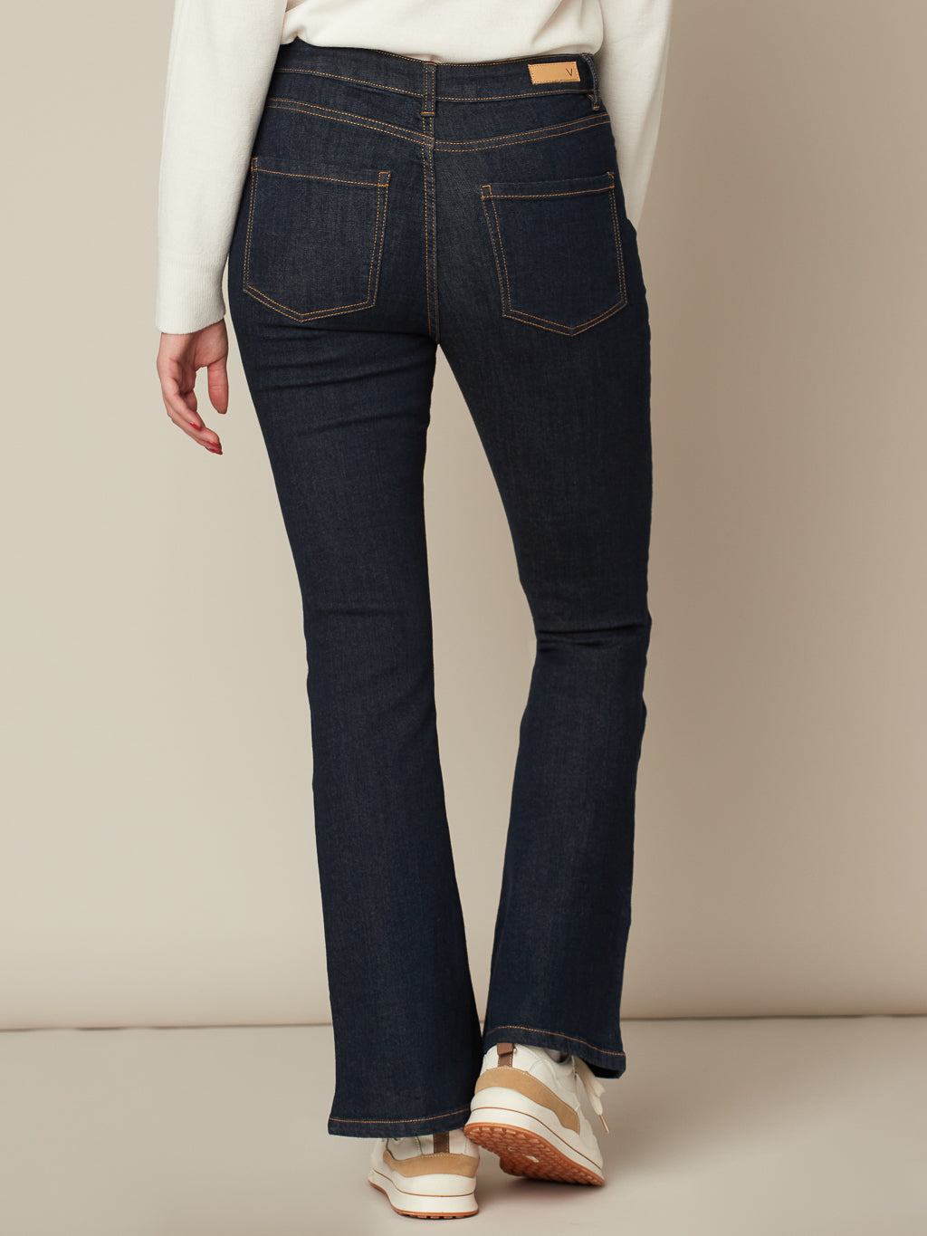 Bootcut fitted jean