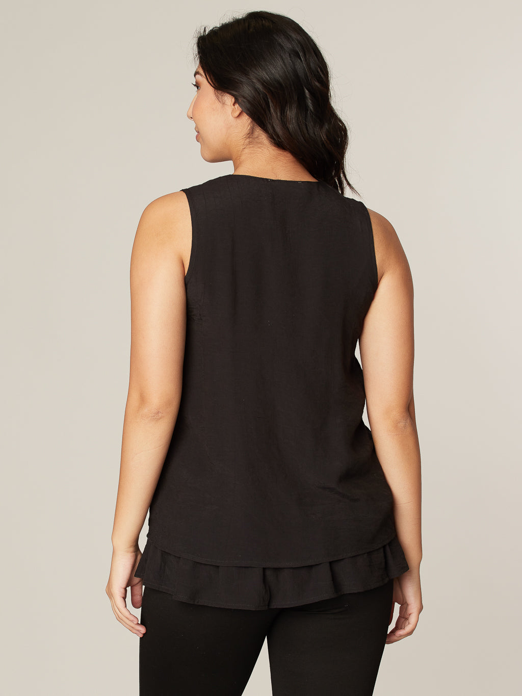 Sleeveless semi-fitted tunic