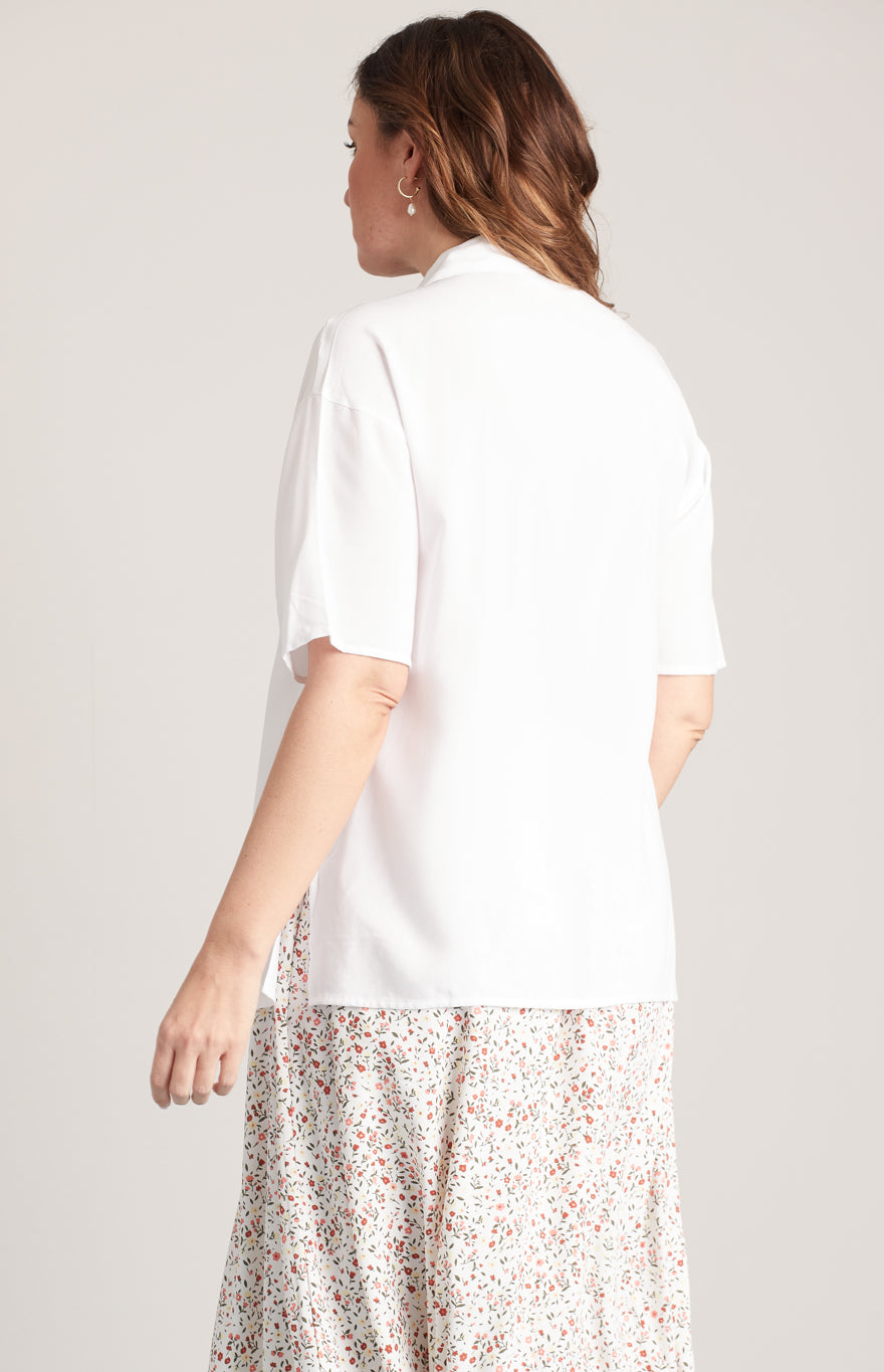 Blouse ample à manches courtes avec boutons