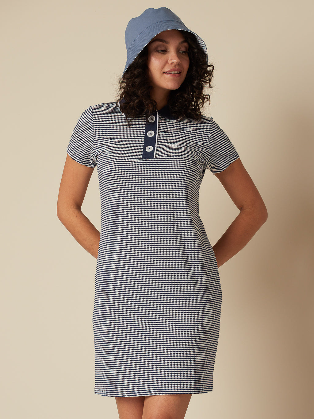 Polo dress with contrasting collar