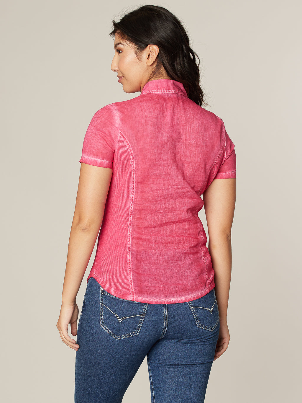 Blouse ajustée à manches courtes avec boutons
