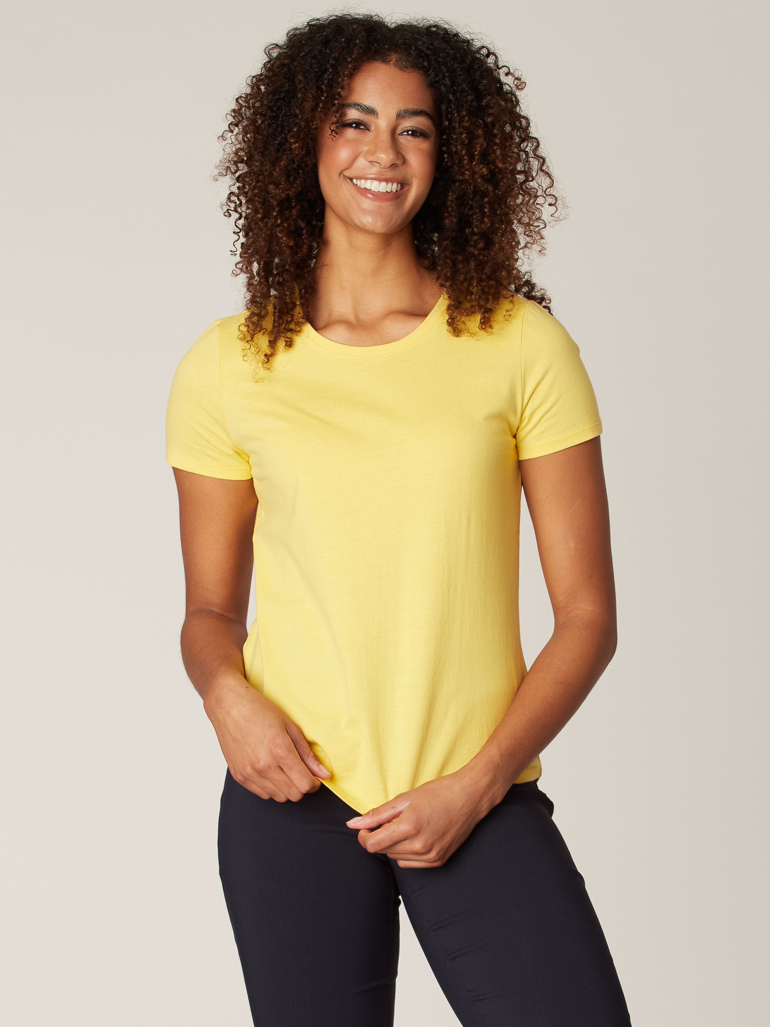 Short-sleeve semi-fitted t-shirt