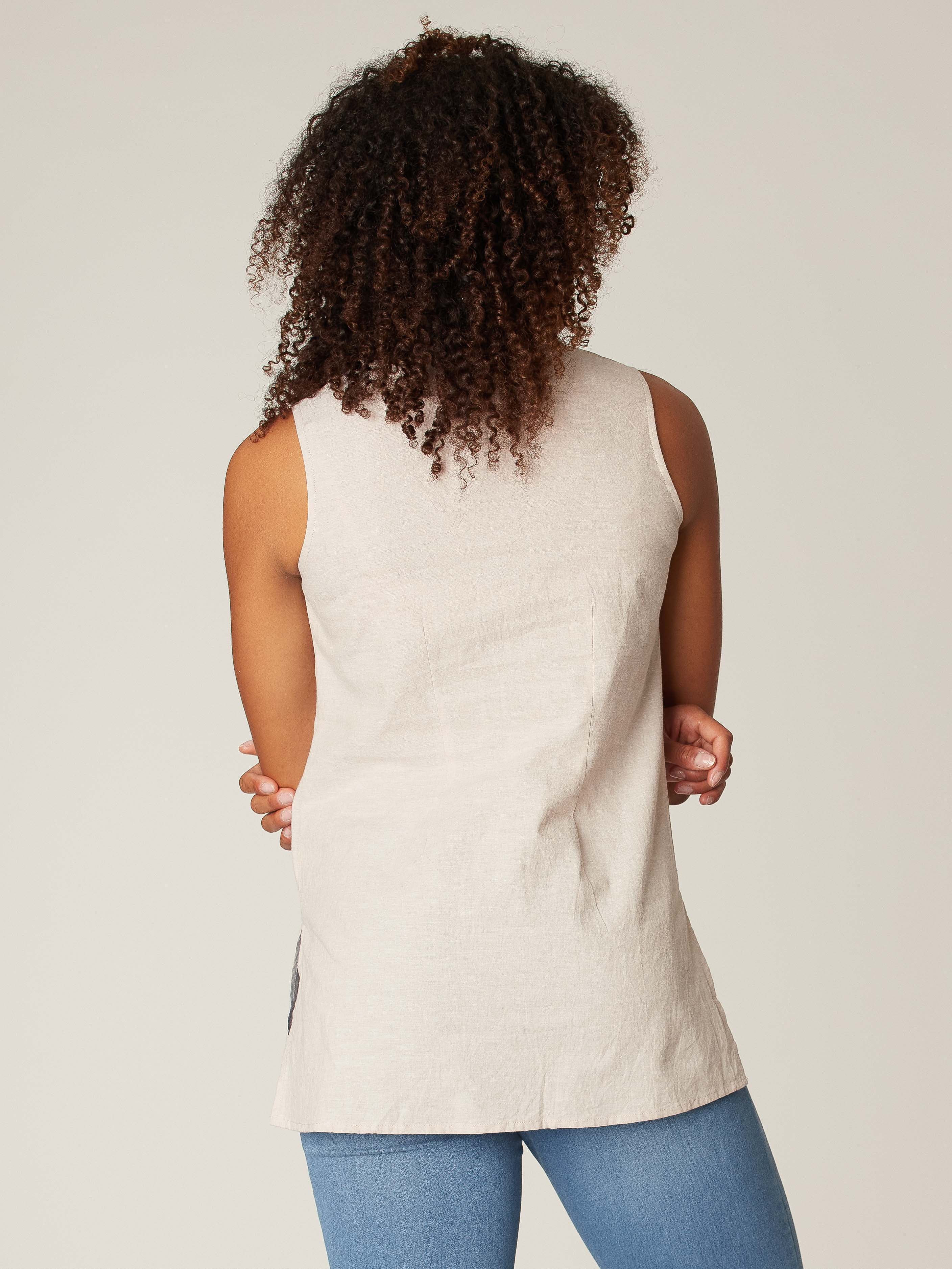 Sleeveless semi-fitted tunic with buttons